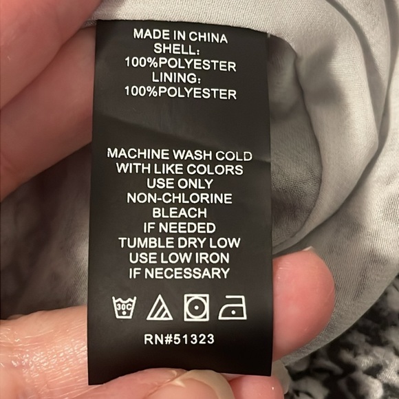 Vince Camuto Black Print Blouse Size Large - Picture 4 of 7